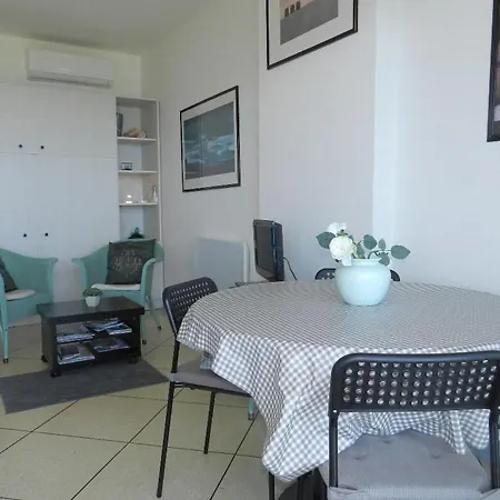 Studio Le Lavandou, 1 Piece, 3 Personnes - Fr-1-713-40 Le Lavandou