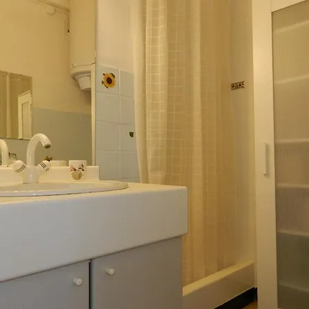 Studio Le Lavandou, 1 Piece, 3 Personnes - Fr-1-713-40 Apartment *